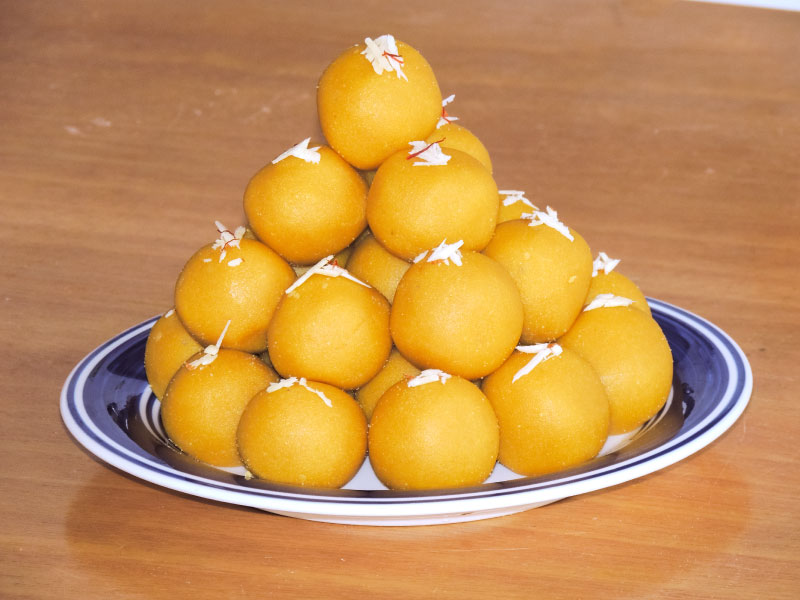 Besan Churma Laddu